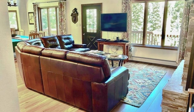 Spacious Cabin w/WiFi, Pool Table, Fireplace, Washer/Dryer - Snowbird-Friendly