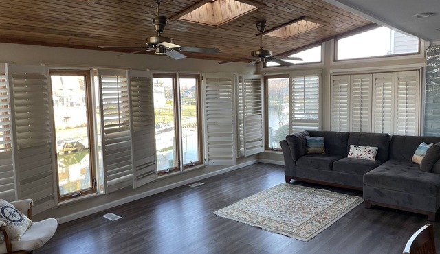 Spacious & comfortable Home, water access near Beach, restaurants & Hampton Univ in Hampton