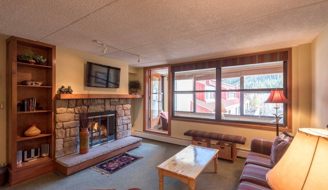 Spacious condo just steps away from main lifts, hot tub, free wifi & parking