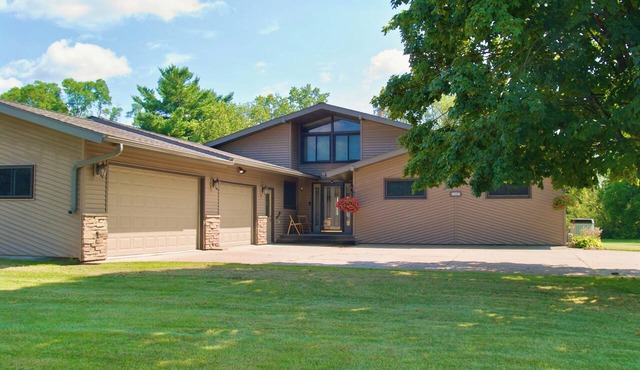 Spacious Independence Home - Conveniently Located in Independence