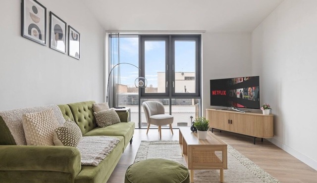 Spacious & Modern Flat! Excellent Transport Links in London