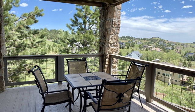 Spacious Mountain Apt with Views & Easy Access to Ski, Hike, & Red Rocks!
