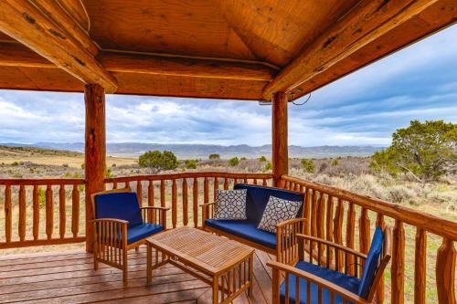 Spacious Rifle Cabin w/Deck + Mountain Views!