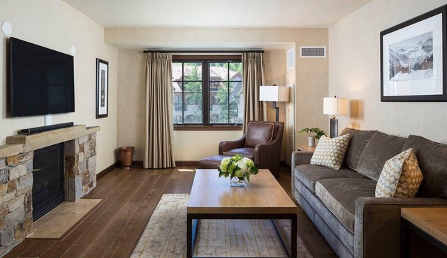 Spacious Suite w/ Gas Fireplace & Amazing Mountain Views