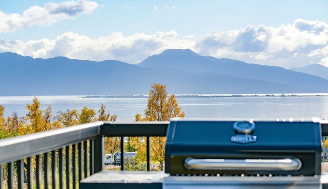 Spit and Mountain Views! Single August Days Open!