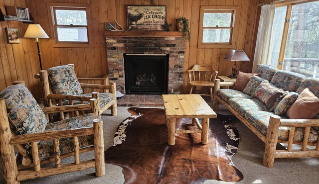 St. Elmo Cabin at Deer Valley Ranch - Geothermal Pools onsite!