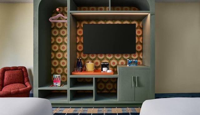 Stay Central Denver | Pop-Art Decor & Friendly Vibe | Near Coors Field & Shops