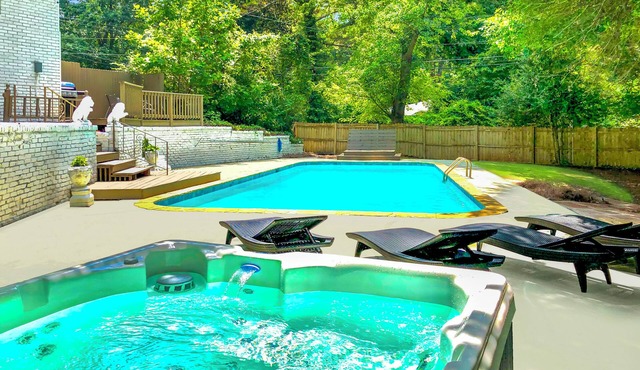 Stone Mountain Escape Pool HotTub GameRoom BBQ in Stone Mountain