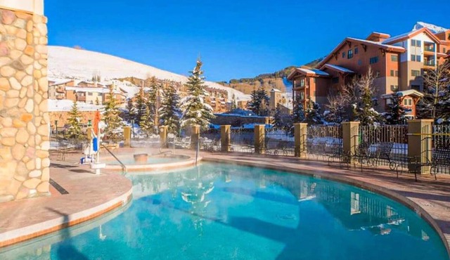 Studio Perfect Location 317 with Pool and Hot Tub