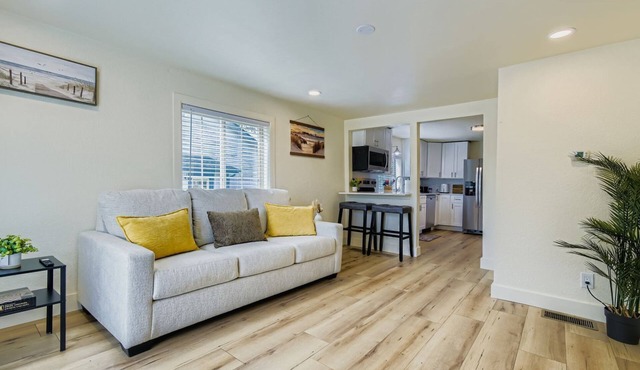 Stunning 2-bedroom house w/large yard. Brand new. central to Denver/Mtns/Boulder