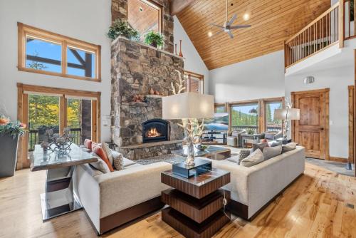 Stunning 6BR Lodge w Beautiful Mt Quandary Views