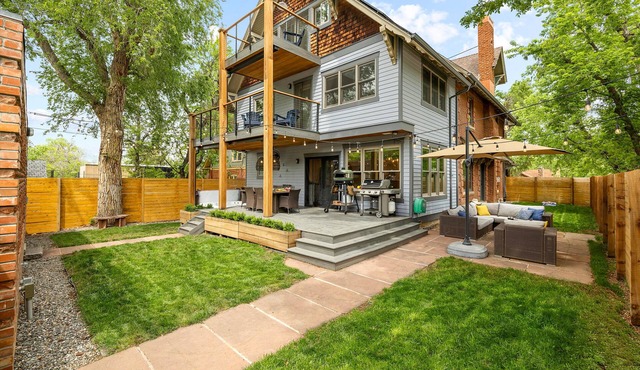 Stunning Home w/Hot Tub, Sauna, 5 Min to Downtown