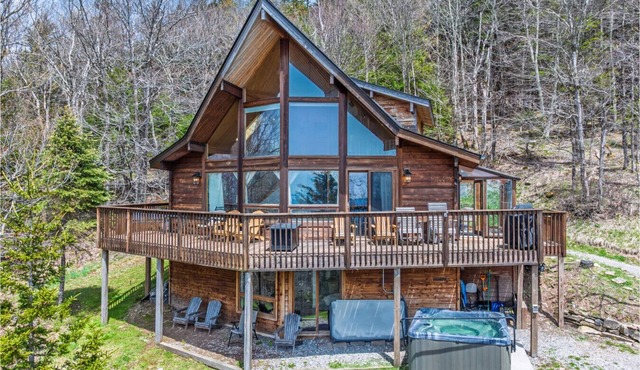 Stunning Snowshoe Home | Hot Tub | Pool Table