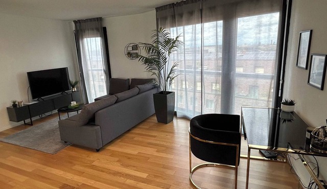 Stylish 2.5-Room + Basel Card | 6th-Floor Comfort in Basel