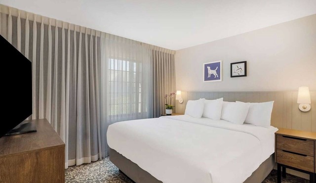 Stylish 2BR Suite for a Relaxing Stay | Breakfast Included | 3 Units