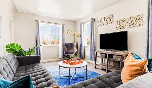 Stylish City Condo | King Beds | Sloans Lake 30Day