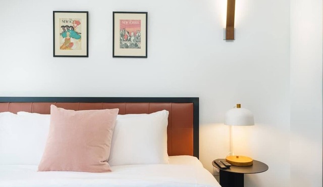 Stylish Flat on Tennyson - Walk to Dining & Shops!