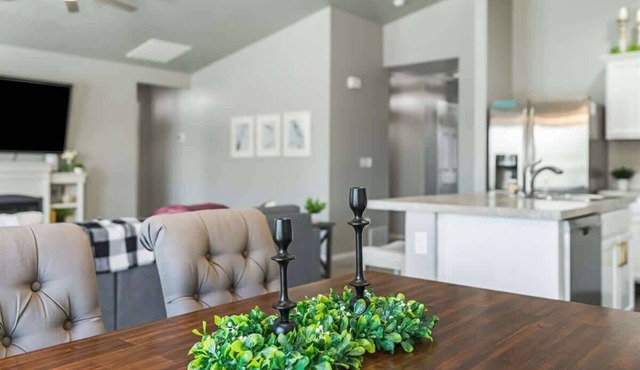 Stylish Nampa Home Near Freeway | 3BR w/Garage, Basketball Court, Sleeps 10 in Nampa