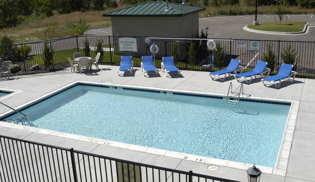 Suite Near Pikes National Forest | Outdoor Pool