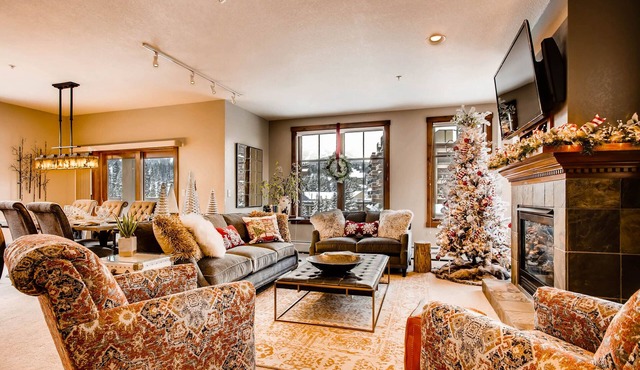 SUMMER SPECTACULAR Beautiful Mtn VIEWs LUXURY Main St Station Pk9 Hot Tubs+Pool