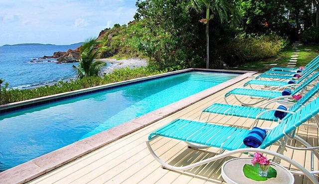 Sunset Beach: Beachfront Villa! Pool! Hot Tub! in St. John