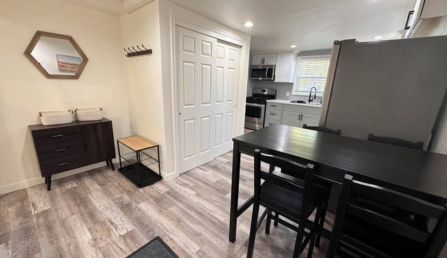 Super Clean, Pet Friendly, Cozy Cottage. in South Salt Lake
