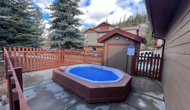 Swan River Condo w/Hot Tub & Fireplace