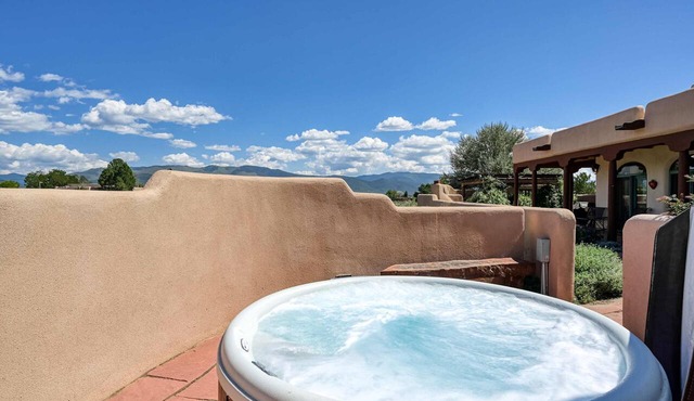 Taos Mountain House - Views, Hot Tub, Pet Friendly