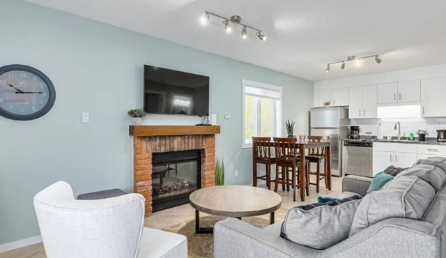 The Alpine - Central Collingwood Condo in Collingwood