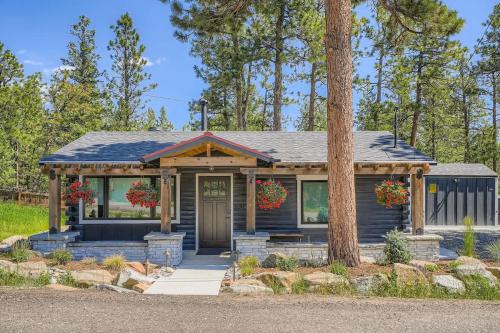 The Bear's Den - Hot Tub Retreat - Family Home