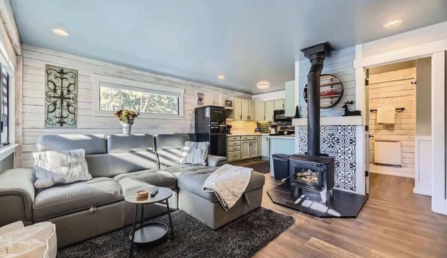 The Bear's Den | Hot Tub Retreat | Family Home