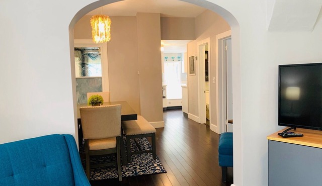 The Cottage! Chic Bungalow Near Old Town Square!