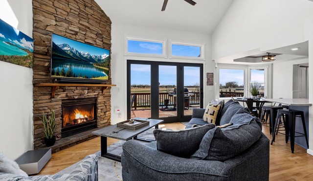 The Lake House on Boyd | Private Boat Ramp & Dock