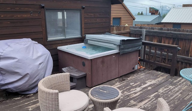 The Little Lodge Leadville — 2BR with Hot Tub, Pet-OK, 1.5 Blocks to Harrison