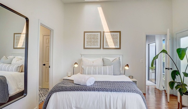 The Nest at Lake Arbor Bright & Cozy Condo Sleeps 4