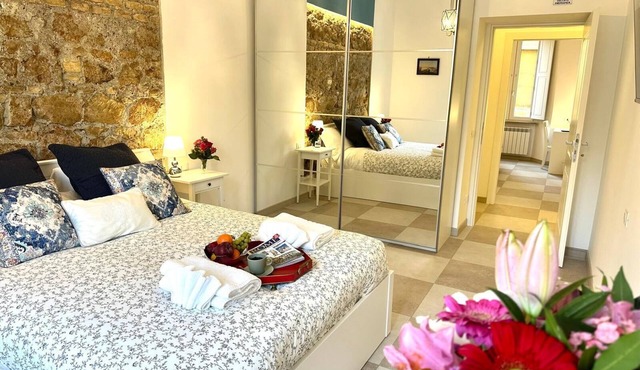 The Prince Suite: Renovated 3-bedroom/2-bathroom in Central Rome With AC in Rome