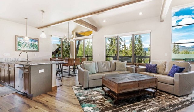 The Treehouse | Hot Tub Sauna Pool Arcade! in Silverthorne