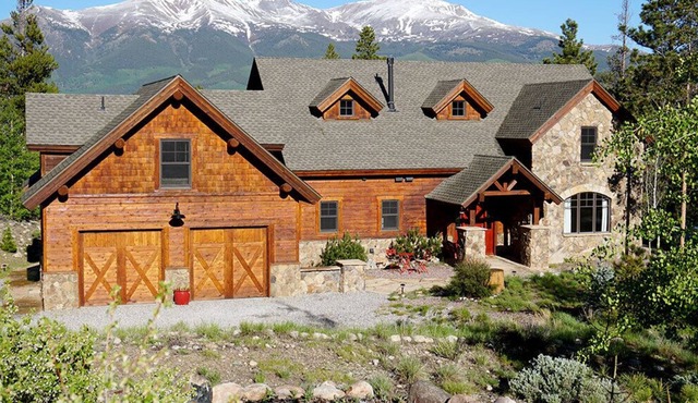 The Wolf Den: Unforgettable Mt. Elbert + Twin Lakes Views on Quiet Acreage