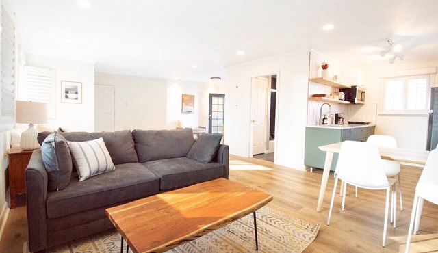 This guest house is a 0 bedroom(s), 1 bathrooms, located in Wheat Ridge, CO.
