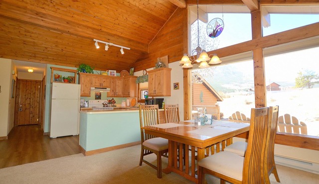 Tonahutu - 2 bedroom home on 1+ acre in Estes Park