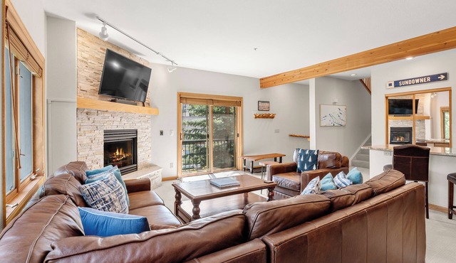 Top Floor, Across from Lift/Hiking, Walk to Town.