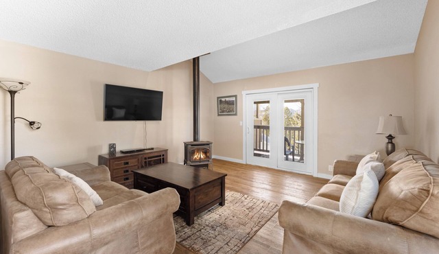 Townhome w/Private Sauna that's Close to Breck's Main Street & Bus Route!