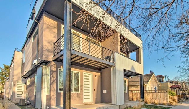 Townhome with Rooftop Deck: Mtn & City Views!