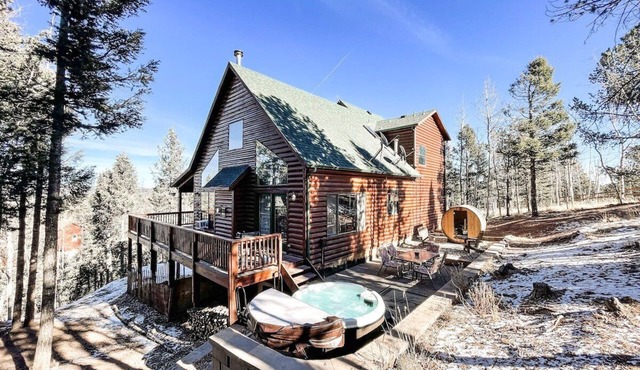 Trail's End Mountain Escape w/HOT TUB!