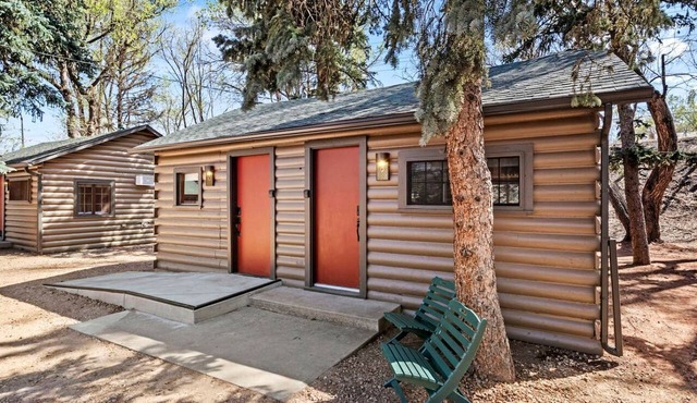 Tranquil Mountain Cabins with Modern Amenities near Garden of the Gods in Colorado Springs, Colorado