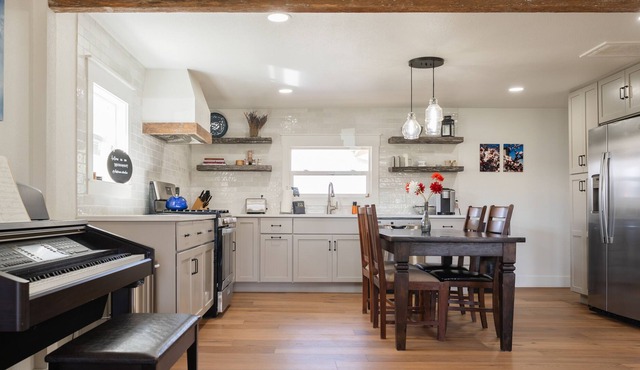 Tranquil Peach Orchard Retreat: Cozy Comfort!