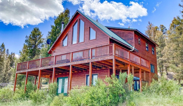 Trout Fishing & Panoramic Views - Starlink, 4BR, Pet-Friendly