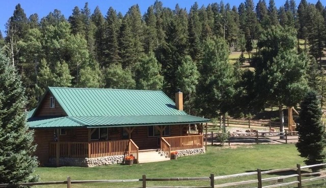 Two Bears Cabin: Secluded Mountain Retreat near Lake Isabel.