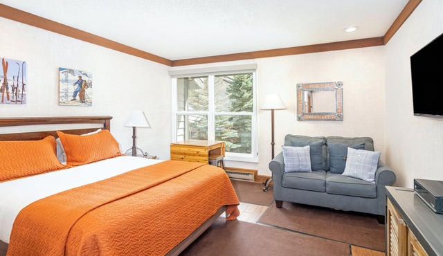 Updated Hotel Room With Kitchenette at the Mountainside Inn