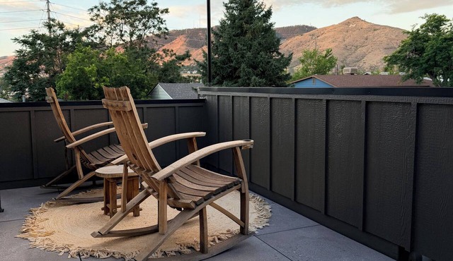 Upscale 2-Bed in Golden - Walk to Downtown & Trails, Minutes to Mountains